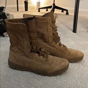 Nike Brown Tactical Boots High-Top Design